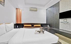 Super Townhouse Divya Palace